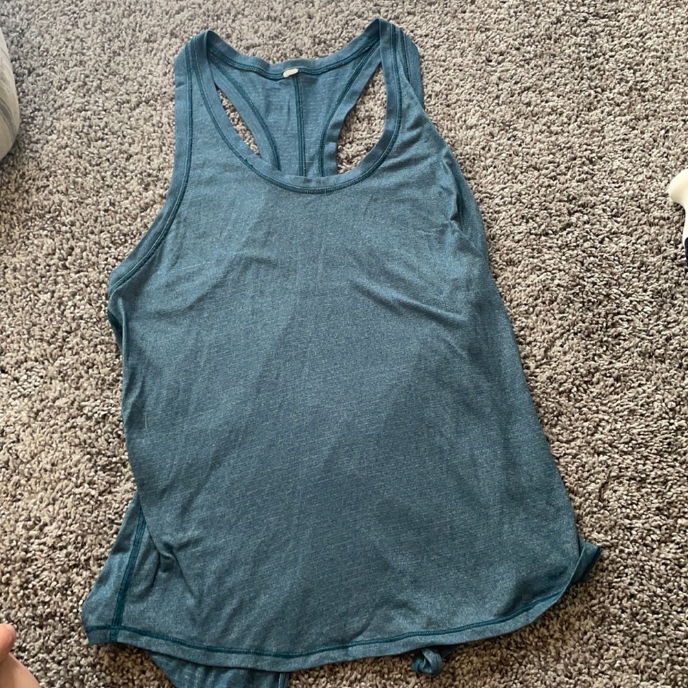 Size 6 lululemon tank top